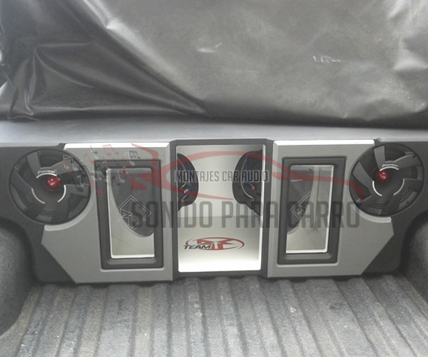 MONTAJE DE SONIDO TOYOTA HILUX 8 TYU SONIDO CAMIONETA PARA PLATÓN CAMIONETA.