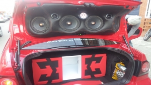 MONTAJE DE SONIDO VOLKSWAGEN JETTA TYU 1 MONTAJE DE SONIDO VOLKSWAGEN JETTA.