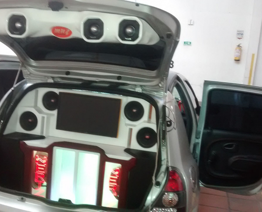 MONTAJE DE SONIDO RENAULT CLIO.