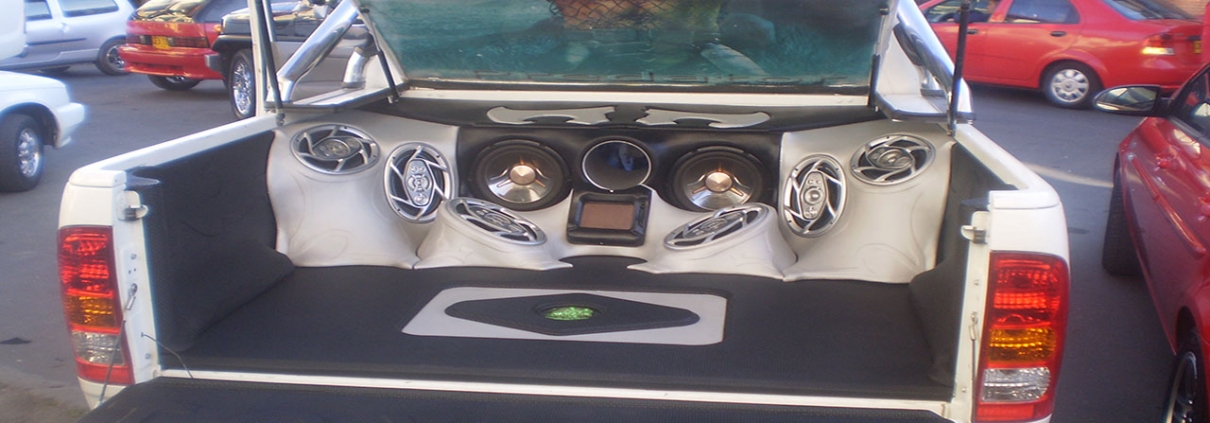 MONTAJE DE SONIDO PARA TOYOTA HILUX.
