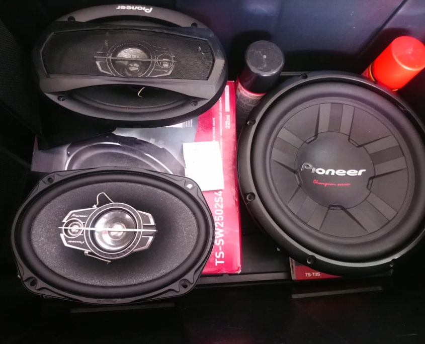 SUBWOOFER PIONEER CHAMPION SERIES.